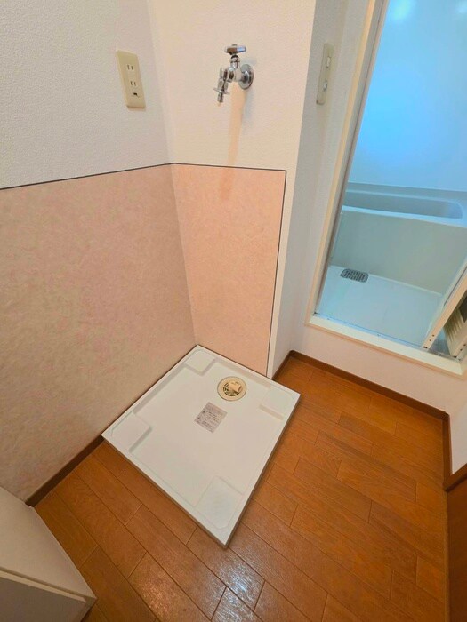 物件内観写真11　(洗濯機置場)