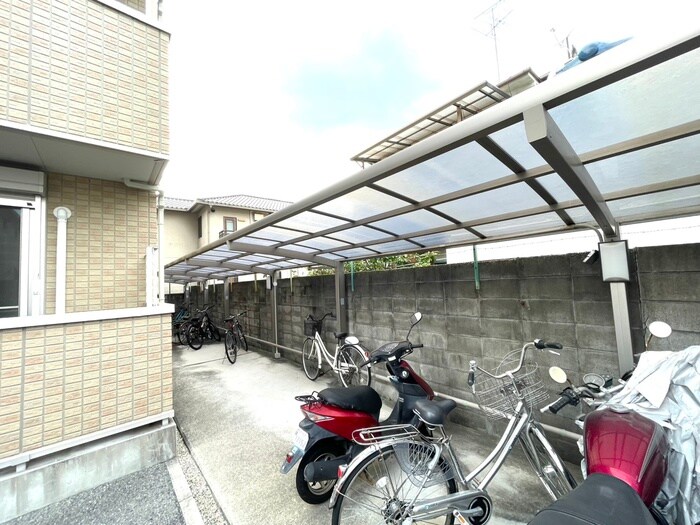 物件外観写真5　(駐輪場)