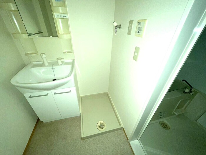 物件内観写真15　(洗濯機置場)