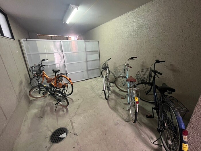 物件外観写真5　(駐輪場)