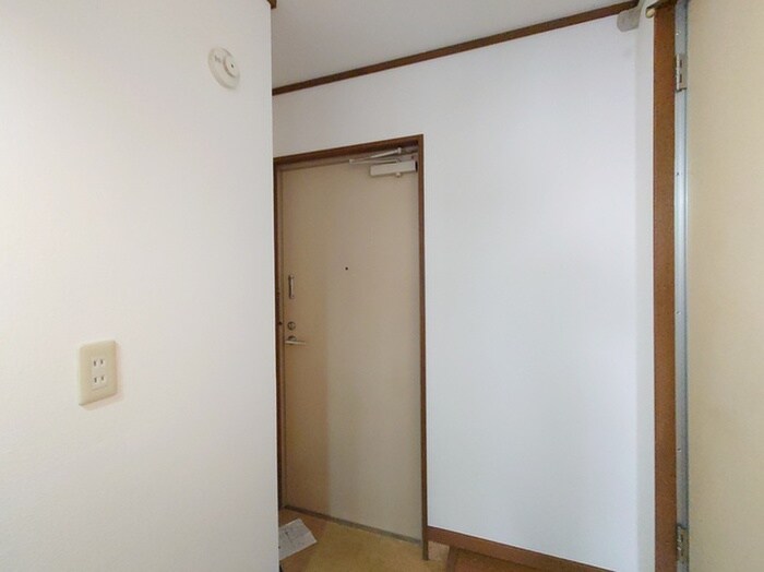 物件内観写真14　(玄関)