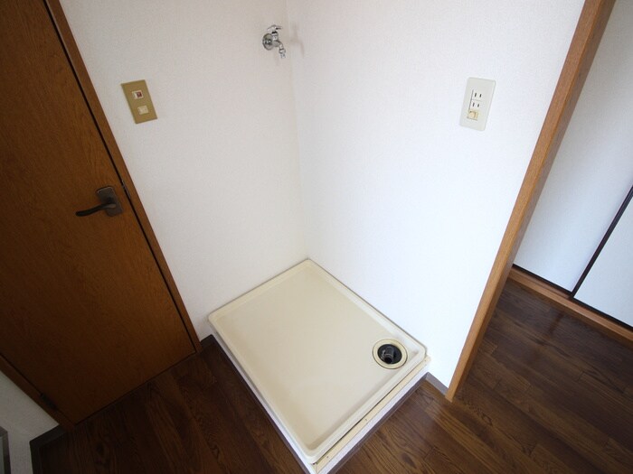 物件内観写真18　(洗濯機置場)