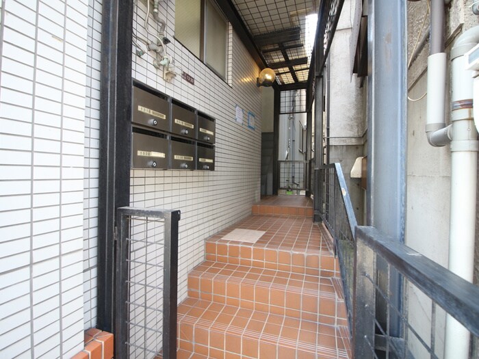 物件外観写真4　(エントランス部分)