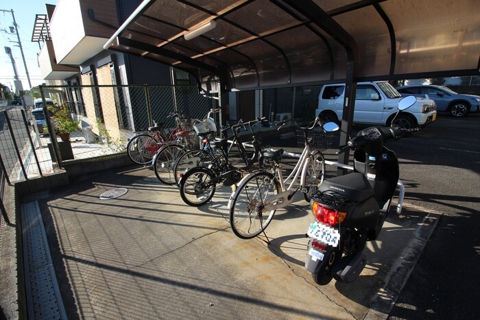 物件外観写真4　(駐輪場)