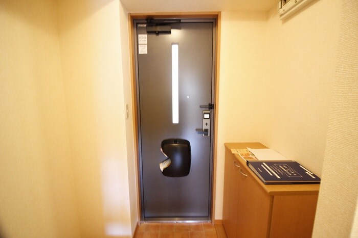 物件内観写真10　(玄関)