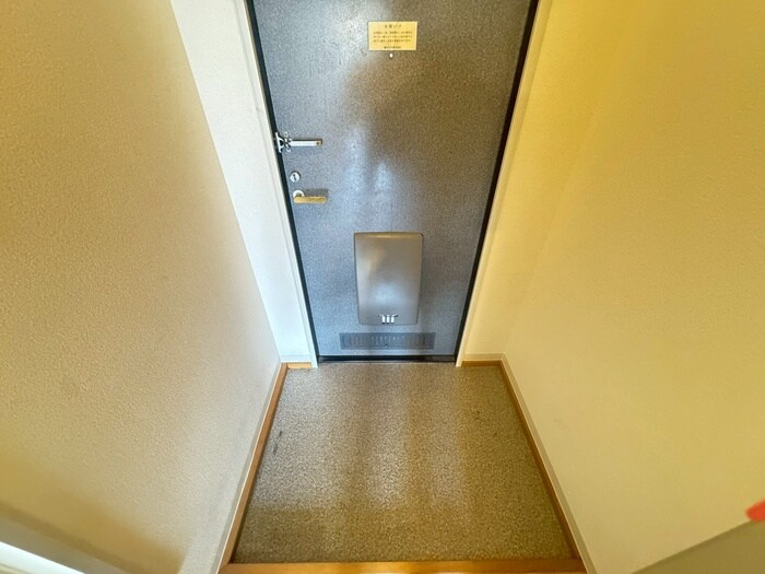 物件内観写真13　(玄関)