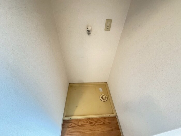 物件内観写真17　(洗濯機置場)