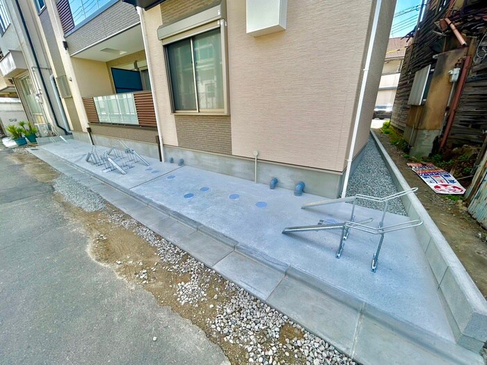 物件外観写真5　(駐輪場)
