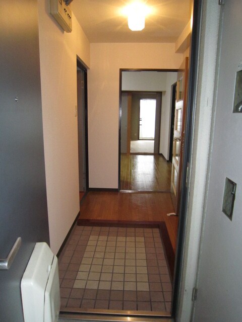 物件内観写真16　(玄関)