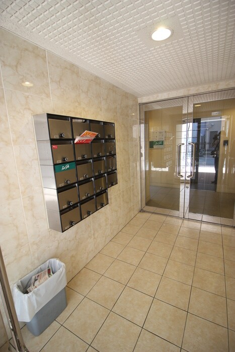 物件外観写真4　(エントランス部分)