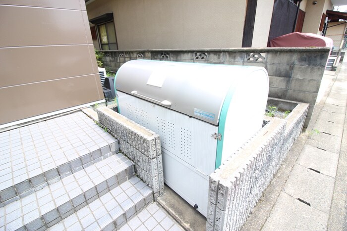 物件外観写真4　(エントランス部分)