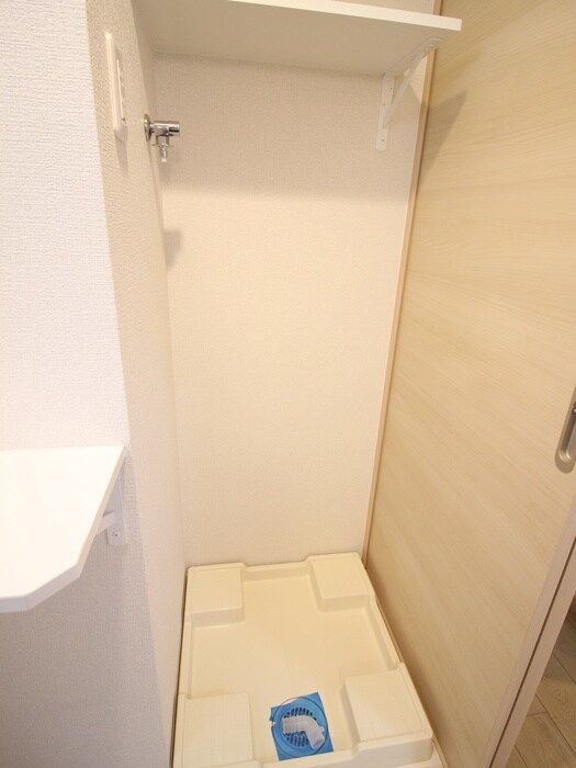 物件内観写真10　(洗濯機置場)