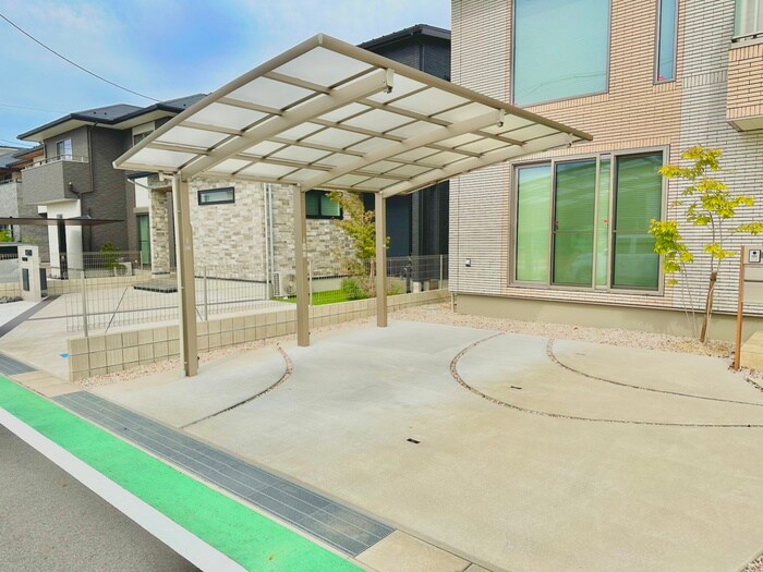 物件外観写真2　(駐車場)