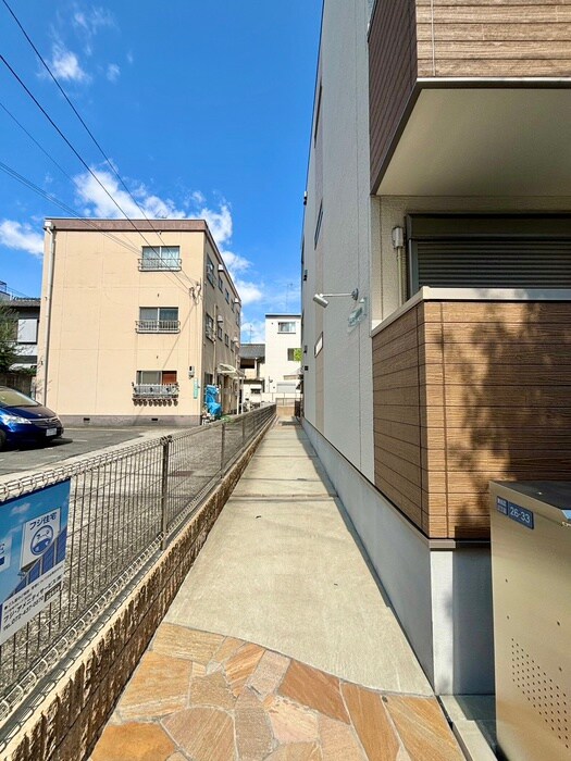 物件外観写真3　(エントランス部分)