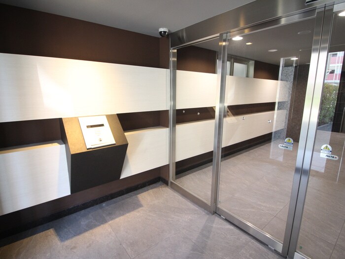 物件外観写真4　(エントランス部分)