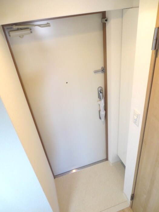物件内観写真13　(玄関)