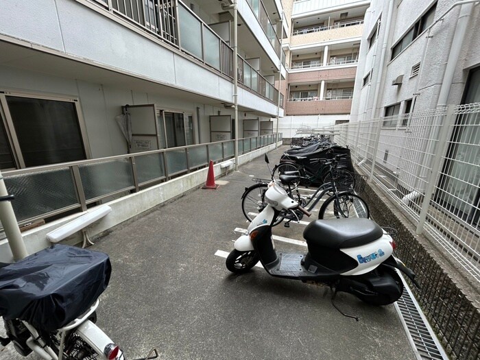 物件外観写真4　(駐輪場)