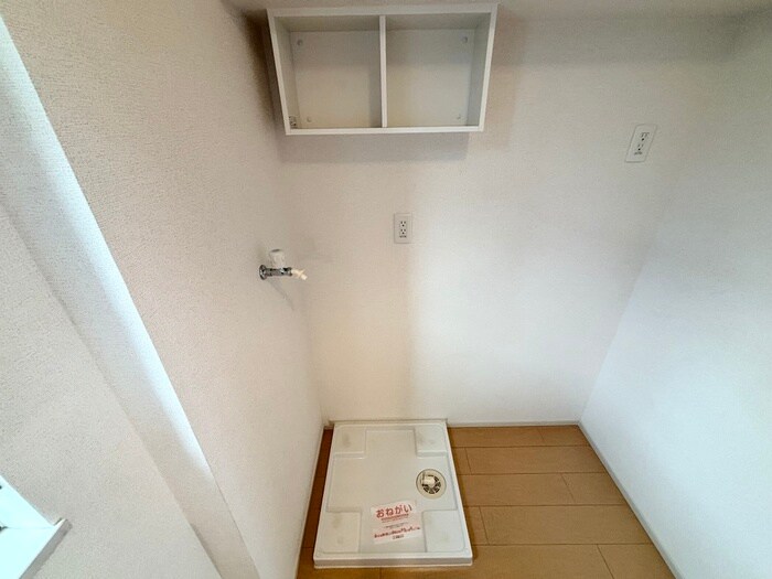 物件内観写真12　(洗濯機置場)