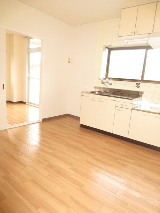 物件内観写真4　(居室)