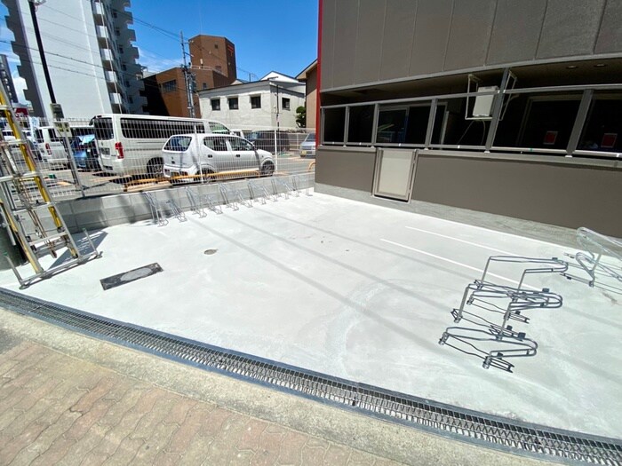 物件外観写真2　(駐輪場)