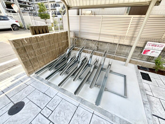 物件外観写真4　(駐輪場)