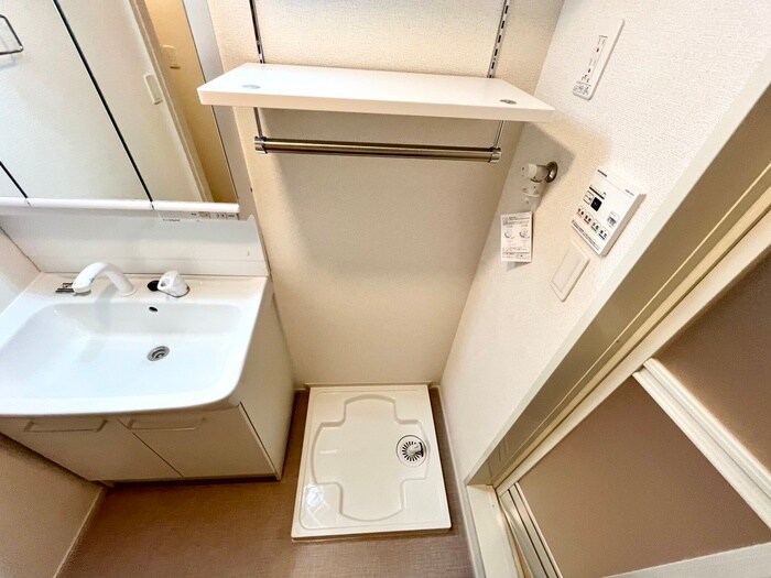 物件内観写真14　(洗濯機置場)