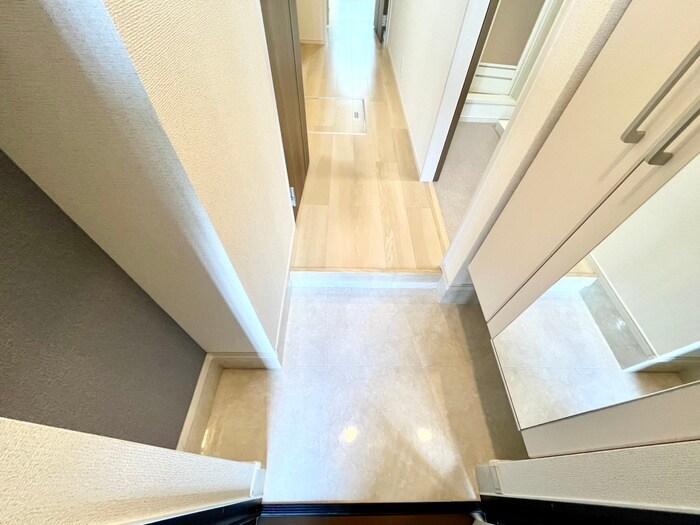 物件内観写真15　(玄関)