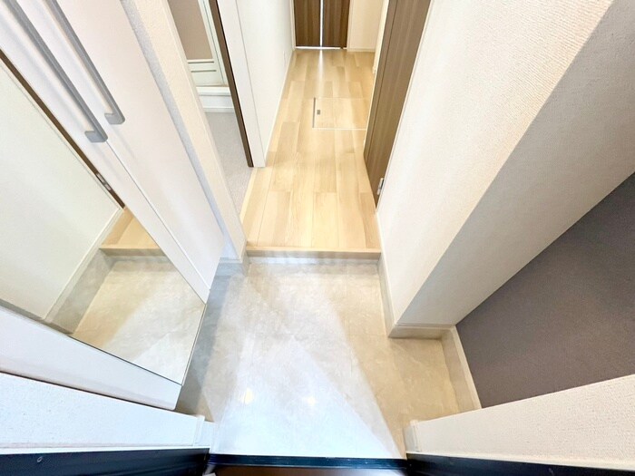 物件内観写真16　(玄関)