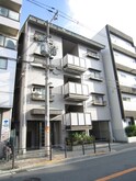 ファミーユウエダ