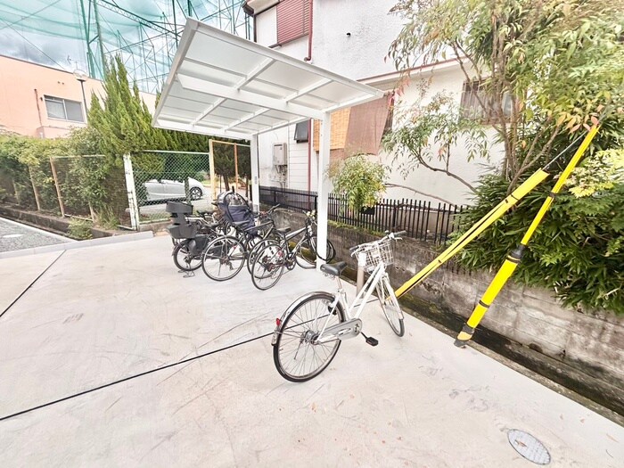 物件外観写真2　(駐輪場)