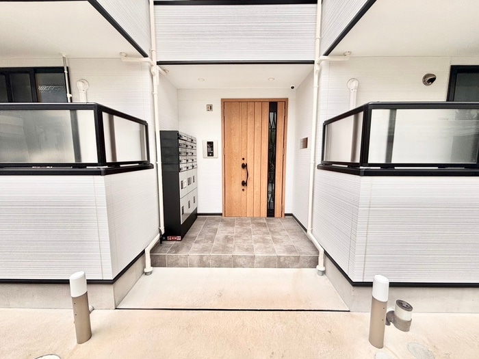 物件外観写真5　(エントランス部分)