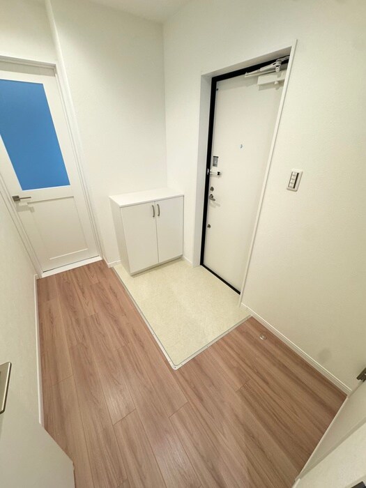 物件内観写真16　(玄関)