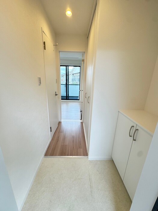 物件内観写真16　(玄関)