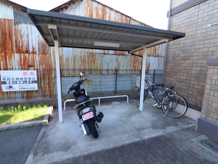 物件外観写真3　(駐輪場)