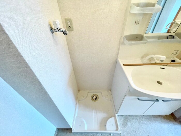 物件内観写真15　(洗濯機置場)