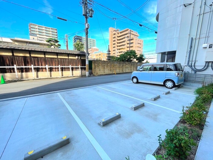 物件外観写真3　(駐車場)