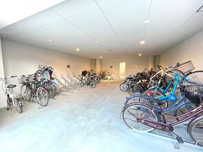 物件外観写真4　(駐輪場)