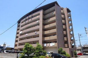 ファミーユ２００２外観写真