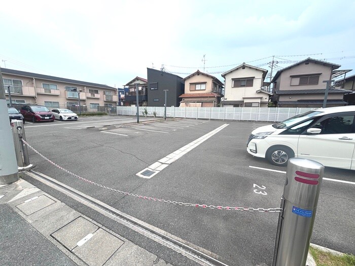 物件外観写真5　(駐車場)
