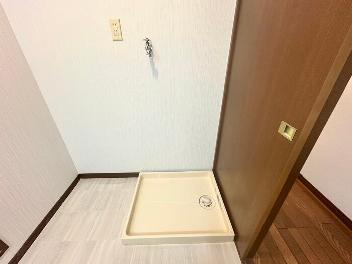 物件内観写真16　(洗濯機置場)