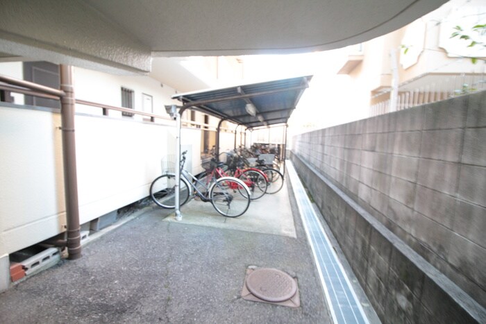 物件外観写真4　(駐輪場)