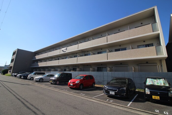 物件外観写真3　(駐車場)