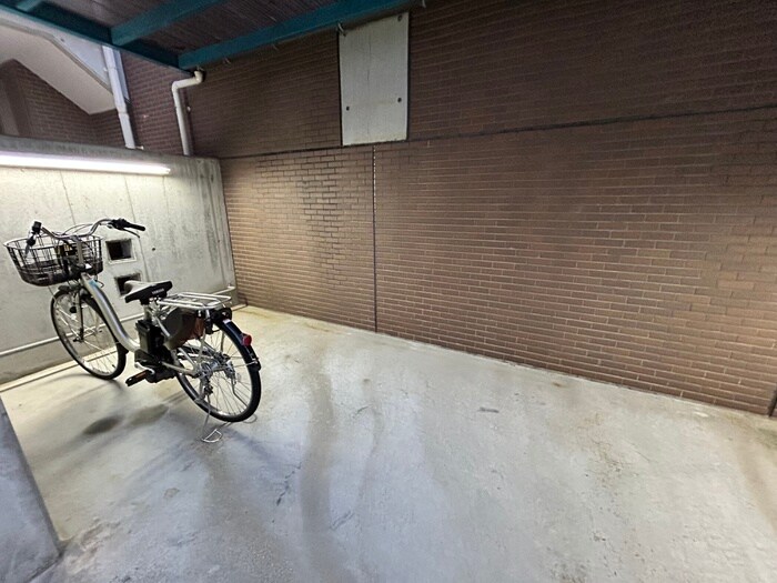 物件外観写真5　(駐輪場)