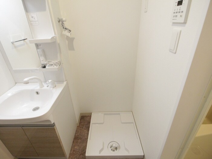 物件内観写真13　(洗濯機置場)