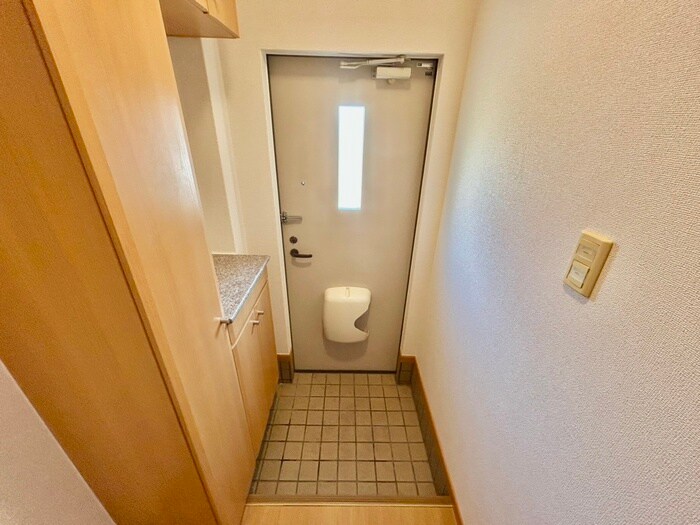 物件内観写真18　(玄関)