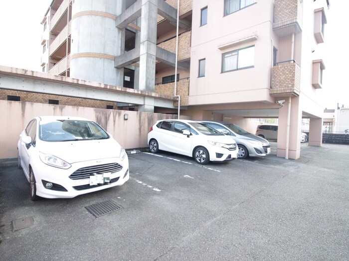 物件外観写真4　(駐車場)
