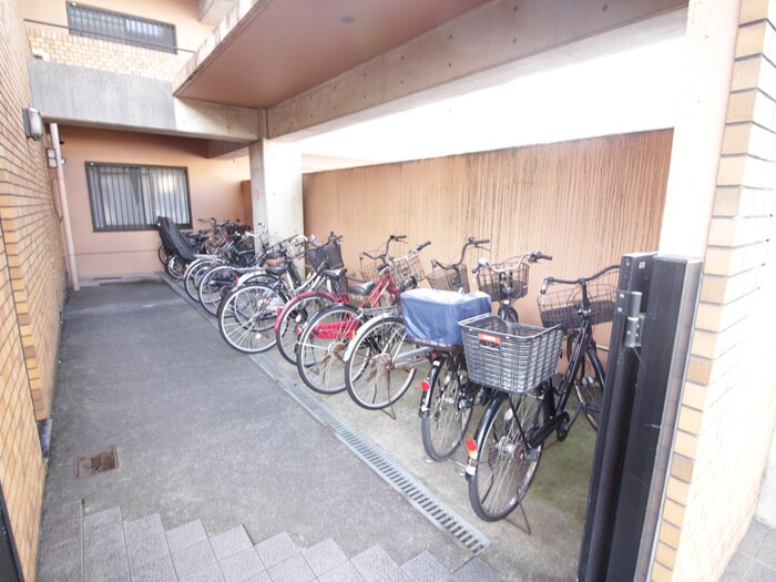 物件外観写真5　(駐輪場)