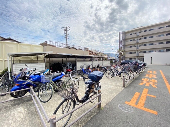 物件外観写真5　(駐輪場)