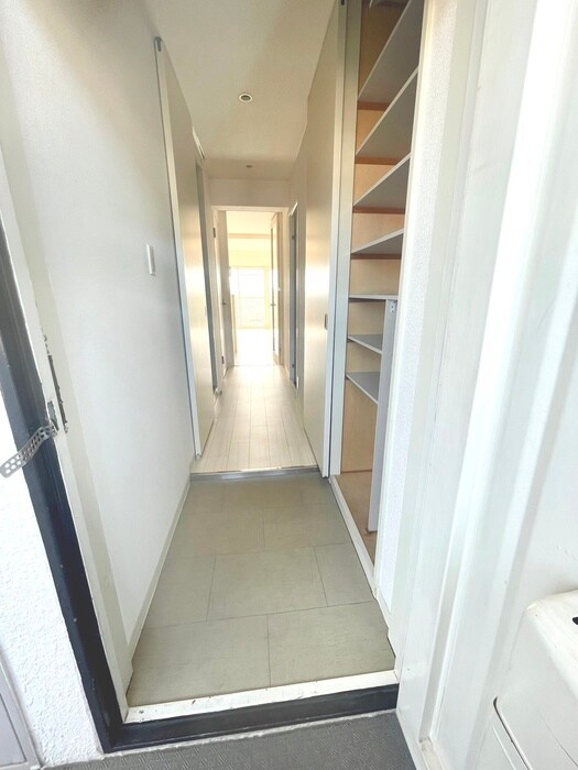 物件内観写真16　(玄関)