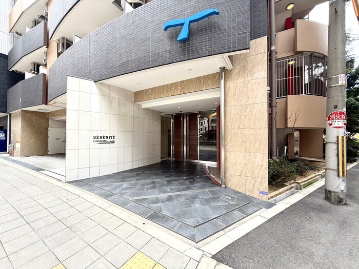 物件外観写真2　(エントランス部分)